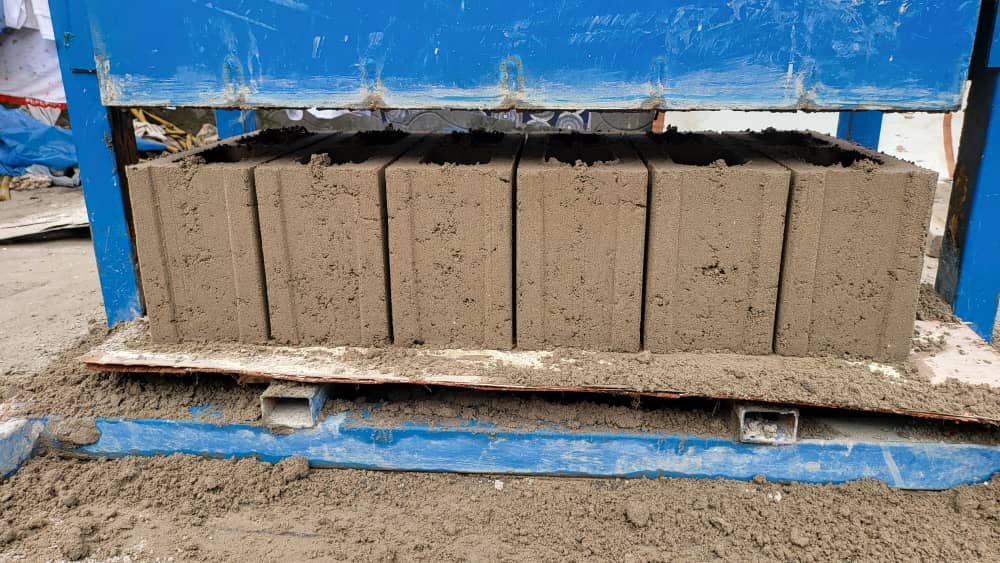 Chantier de construction utilisant des blocs de ciment VFSERVICES